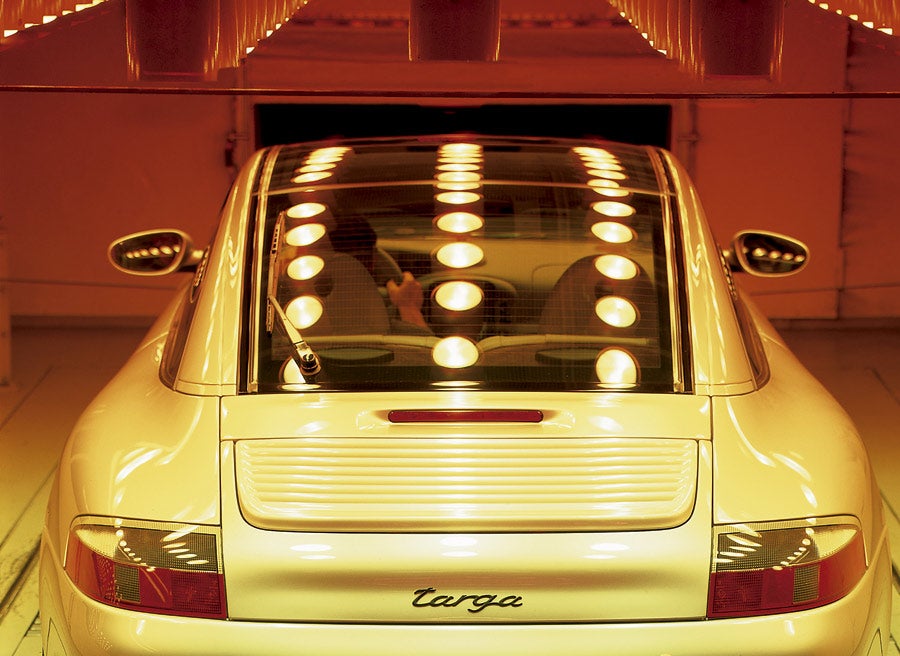 Incluso existe el techo targa de cristal, que se descubre como un gran techo solar y, cerrado, hace parecer un coche coupé.