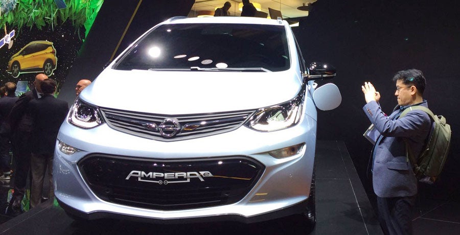 El Opel Ampera-e se estrena en París 2016 El Opel Ampera-e se estrena en París 2016