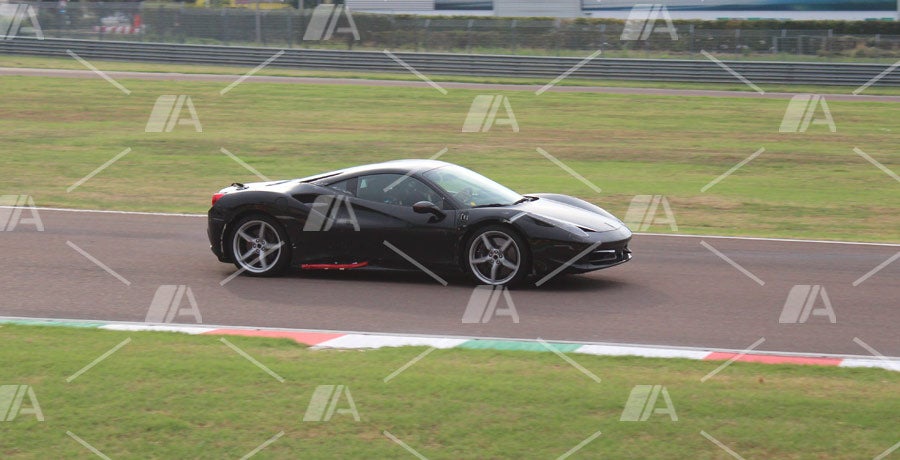 Fotos y vídeo espía de una mula de pruebas de Ferrari Fotos y vídeo espía de una mula de pruebas de Ferrari