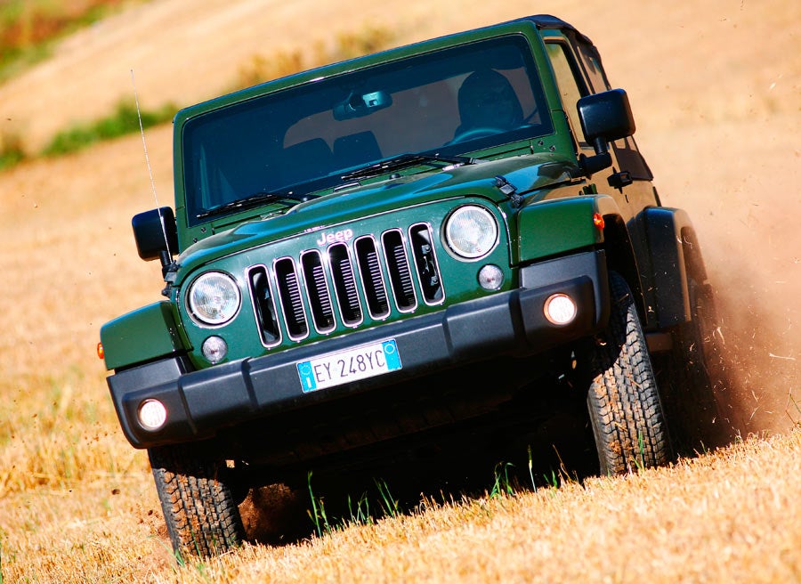El Wrangler del 75 aniversario cuenta con, por ejemplo, capó diferente y navegador con pantalla táctil.