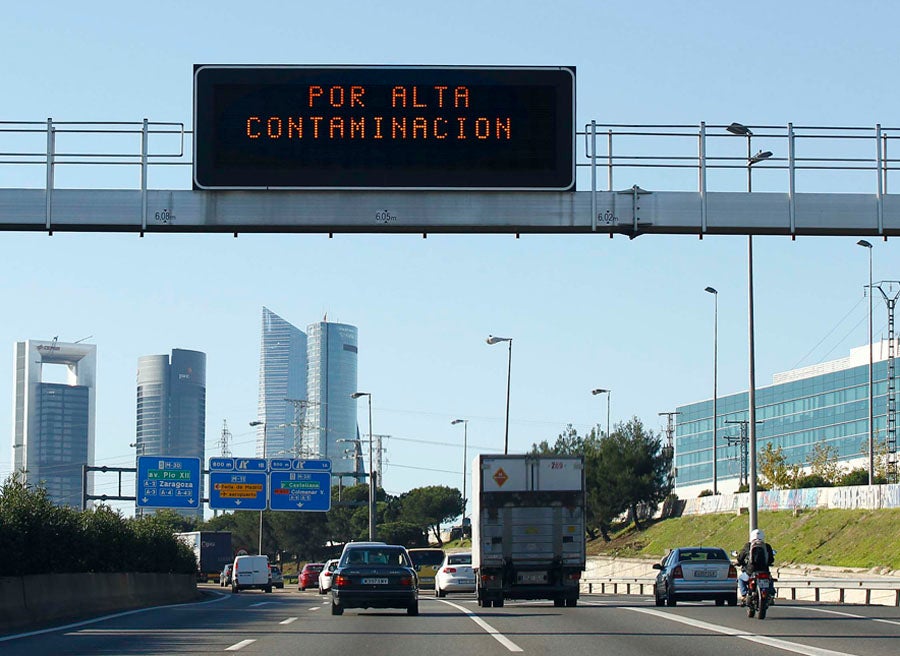 A finales del año pasado, la DGT se vio oligada a limitar la velocidad a 70km/h en toda la M-30 debido a la contaminación.