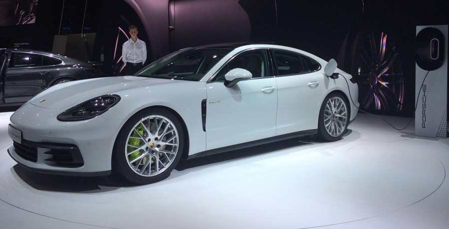 El Porsche Panamera 4 E-Hybrid debuta en el Salón de París El Porsche Panamera 4 E-Hybrid debuta en el Salón de París