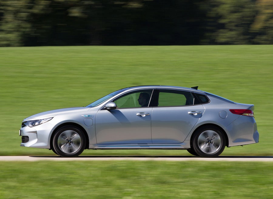 El Kia Optima híbrido enchufable puede circular en modo eléctrico hasta velocidades elevadas.