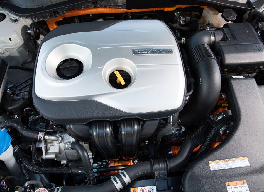 El motor de gasolina recibe apoyo de uno eléctrico.