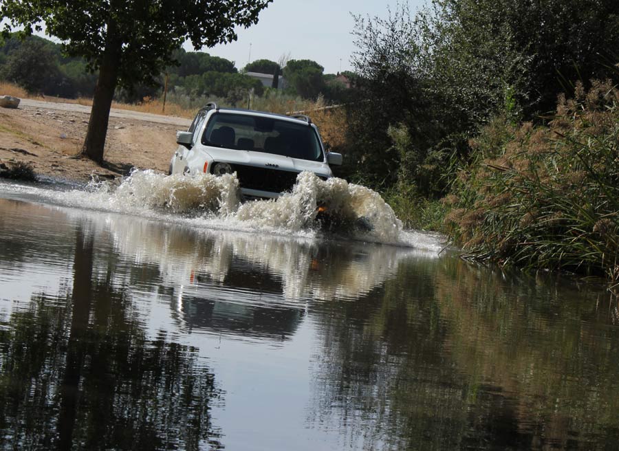 En situaciones un tanto complicadas, el Jeep Renegade aporta confianza.