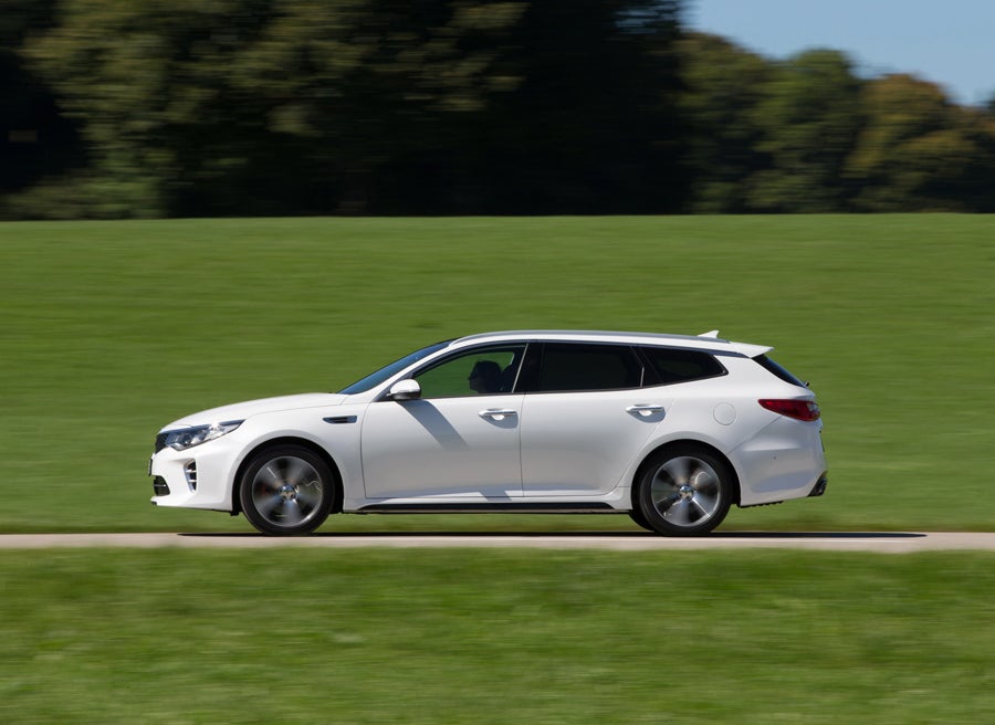 La línea ascendente de la cintura es una característica de diseño del Kia Optima Sportwagon.