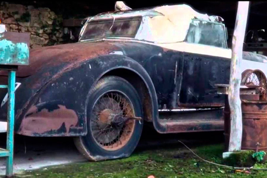 En el granero de FRancia se encontraron diversas joyas automovilísticas como esta.