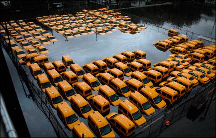 Centenares de taxis que un día dejaron de prestar servicio se agolpan en una pequeña localidad de China.