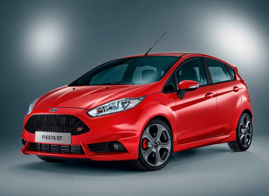 Ford lanza el Fiesta ST con carrocería de 5 puertas y añade más practicidad a la versión más deportiva de la gama de su utilitario.