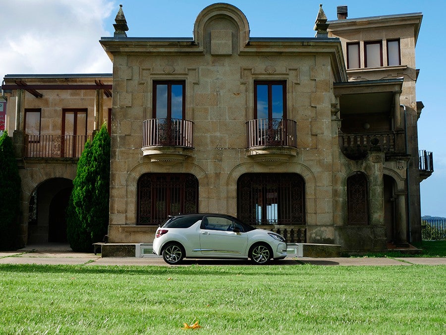 No, la casa no viene de serie.