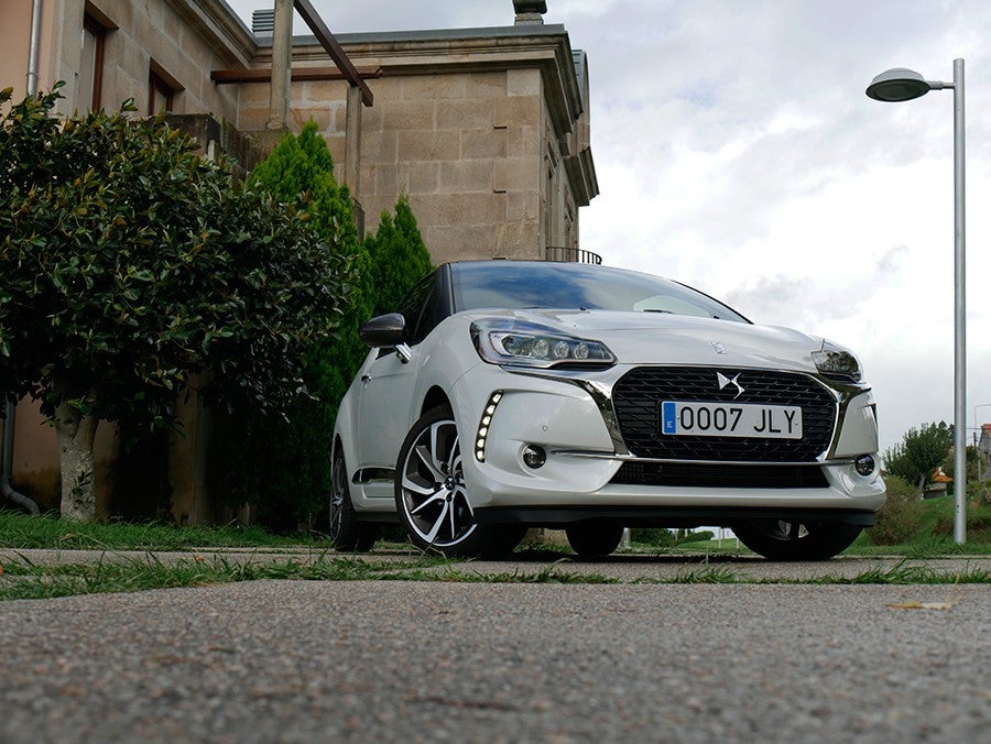 El DS 3 es tal vez al DS al que mejor le ha sentado el nuevo formato de la parrilla delantera de la marca.