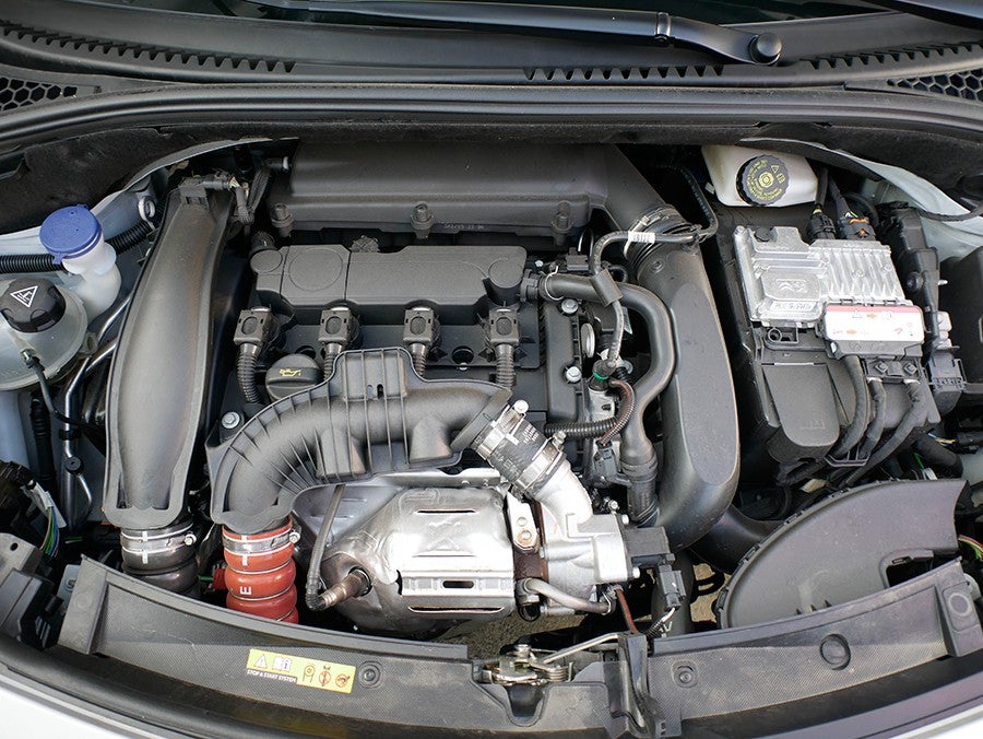 En este caso el motor 1.6 turbo de gasolina entrega 165 CV.