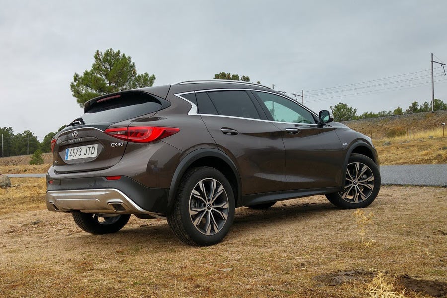 Las llantas del QX30 cuentan con un diseño específico.