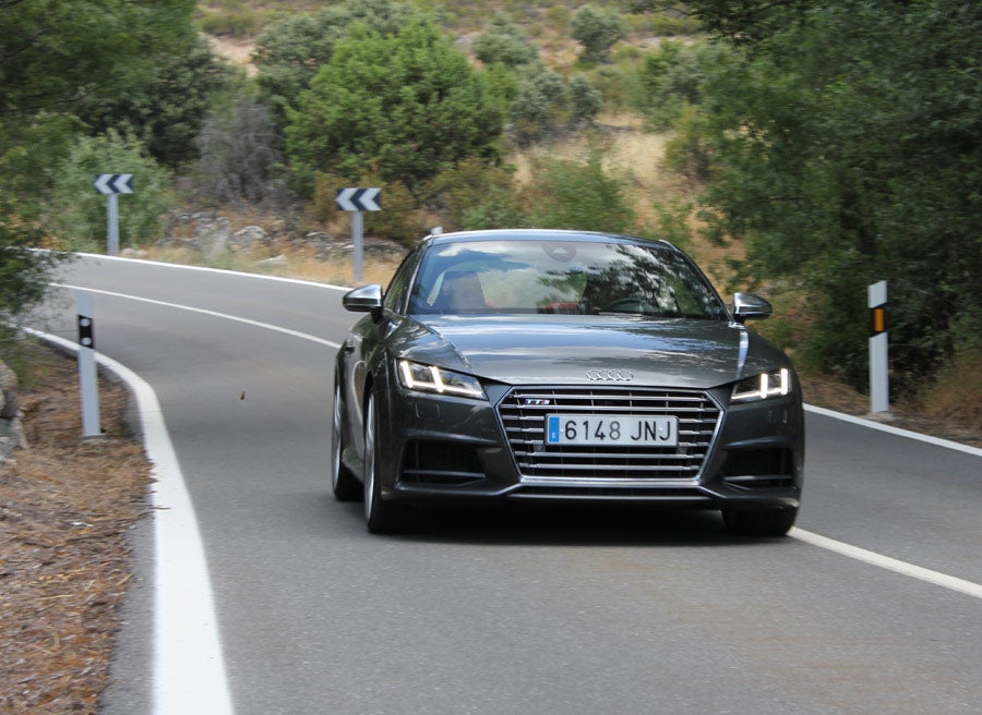Las prestaciones del Audi TTS son elevadas, como indican los 250 km/h de velocidad máxima autolimitada.