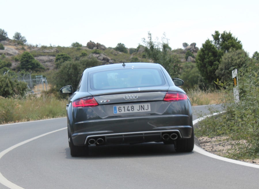 Las 4 salidas de escape delantmn a la versión TTS de Audi.