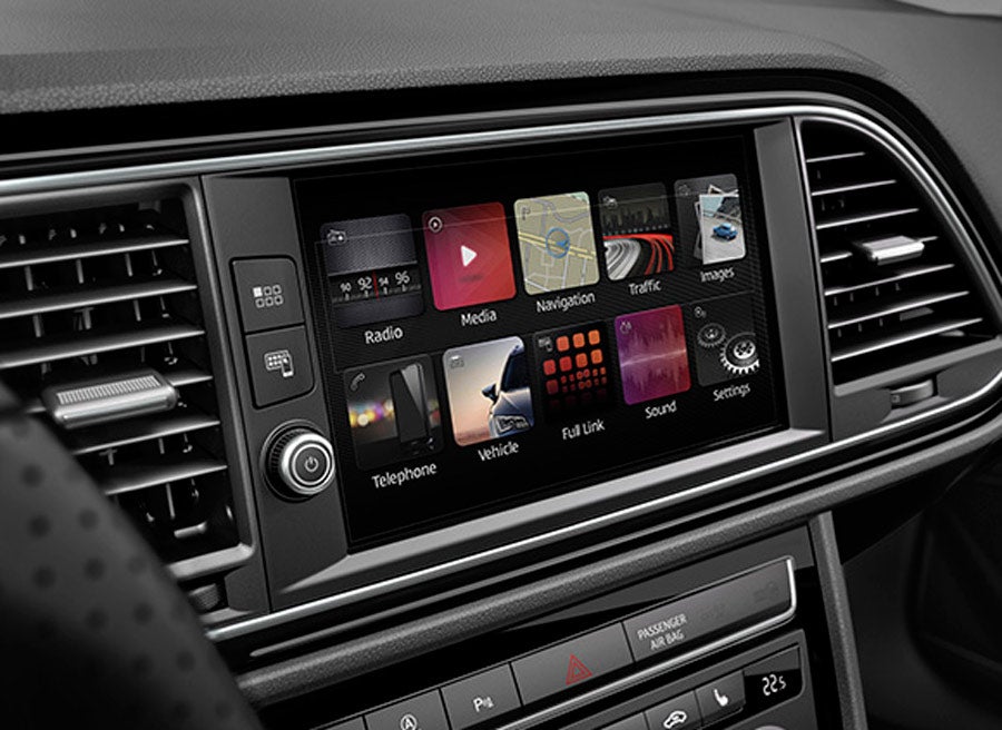 En el interior del nuevo Seat León encontramos una nueva pantalla táctil de 8 pulgadas.