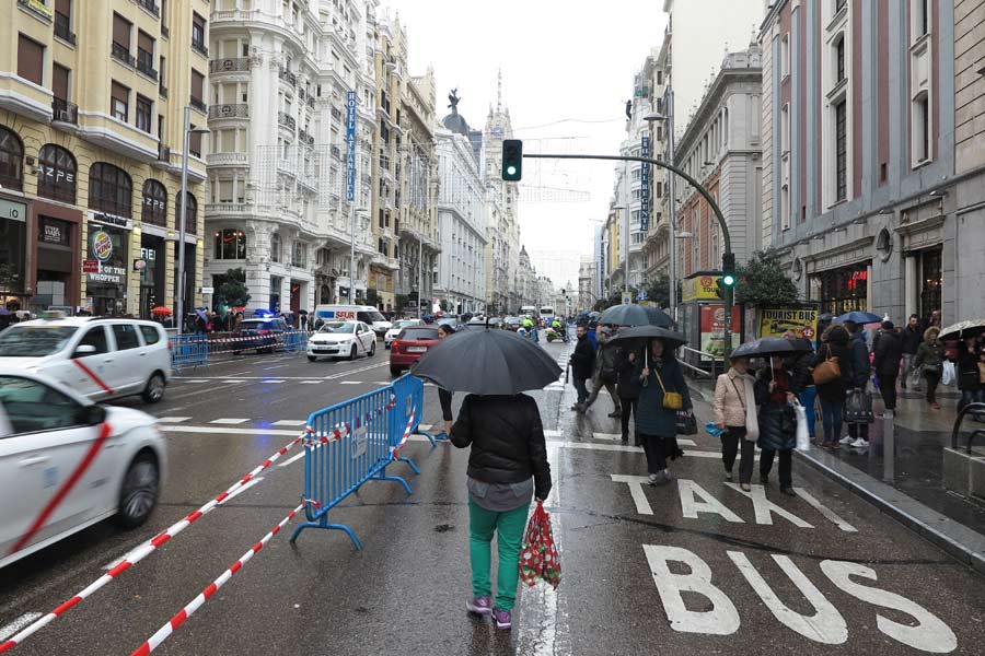 La Gran Vía madrileña, durante el cierre al tráfico en el centro de la ciudad en Navidad de 2016.