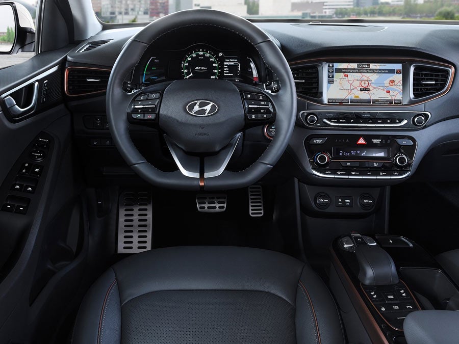 Hyundai-Ioniq-2017-1600-59