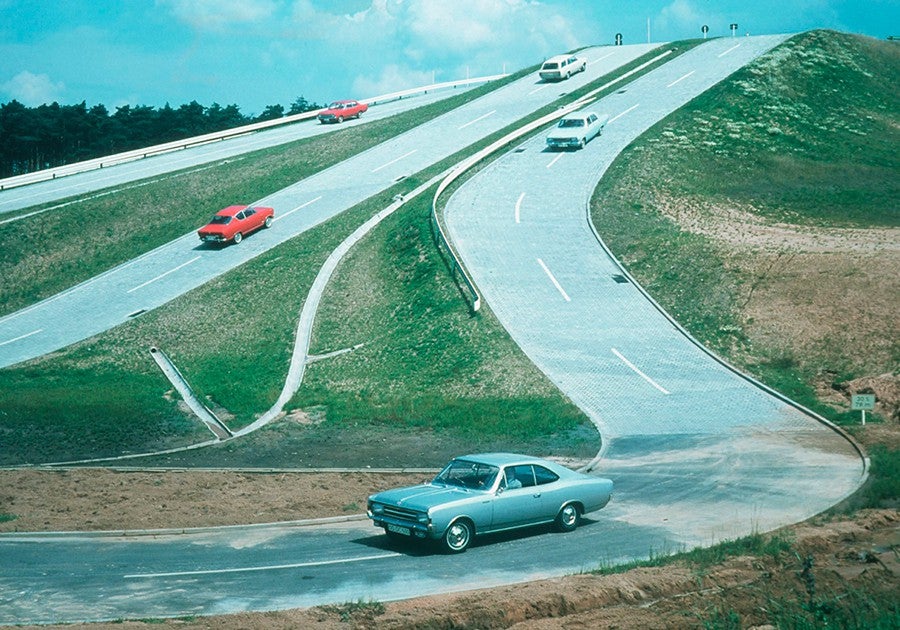 Varios modelos de Opel en pruebas en Dudenhofen.