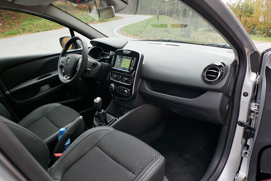 El interior tiene un aspecto más cuidado, pero sigue siendo mejorable su calidad.