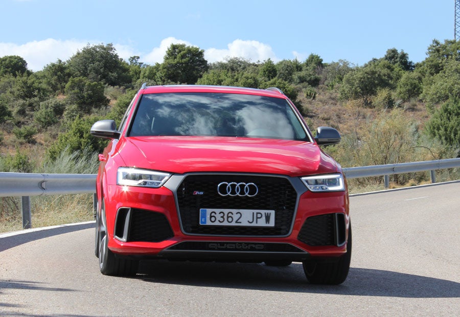En curva, el Audi RSQ3 ofrece una enorme estabilidad.