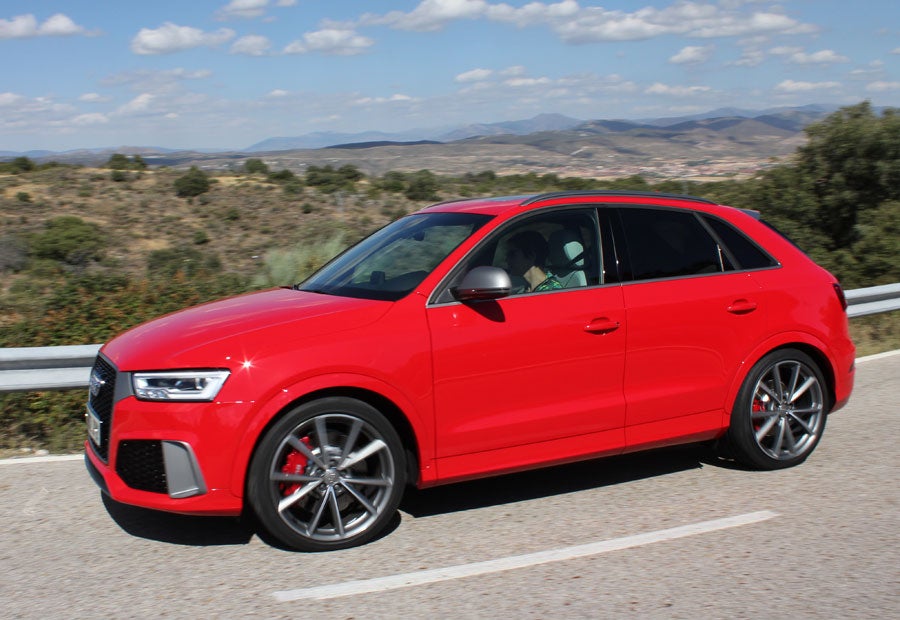 Las suspensiones del Audi RSQ3 están rebajadas unos 20 mm con respecto al resto de la gama.