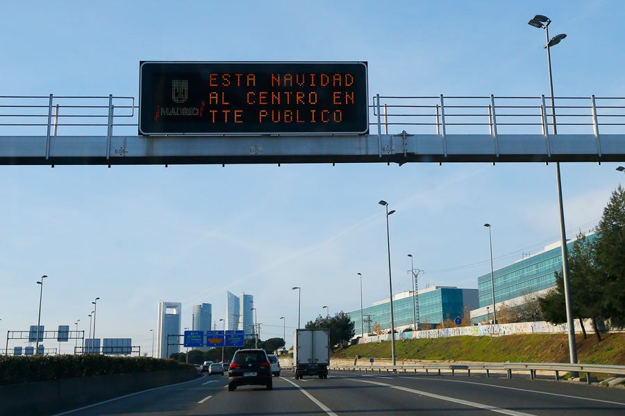 El Ayuntamiento pretende ampliar las aceras y reservar los carriles centrales, bien dimensionados, para el transporte público y vehículos autorizados. Los vehículos privados no autorizados no podrán circular, tampoco, por la calle Atocha y la calle Mayor.