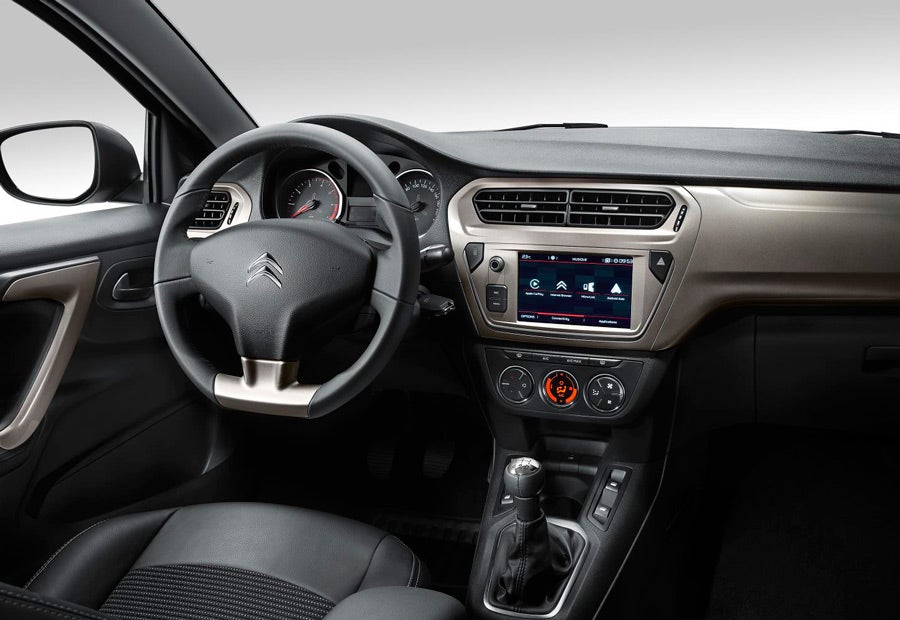 En el interior del nuevo Citroën C-Elysée destaca la nueva pantalla táctil de 7".