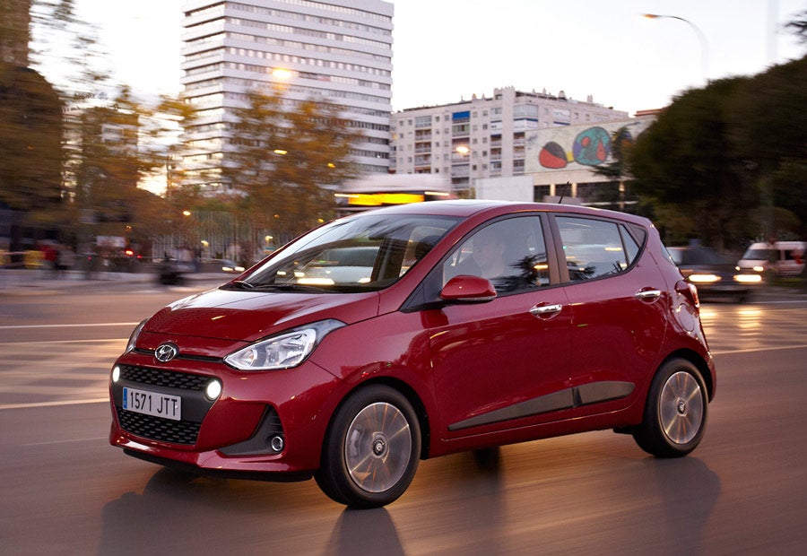 El nuevo Hyundai i10 está disponible desde 12.135 €, pero, entre otros, tiene un descuento de 1.900 euros.