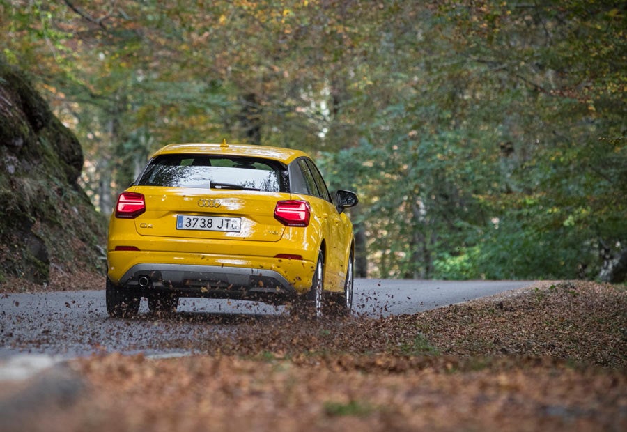 El nuevo Audi Q2, sin desmerecer en autopistas, se desenvuelve muy bien en ciudad y carreteras reviradas.