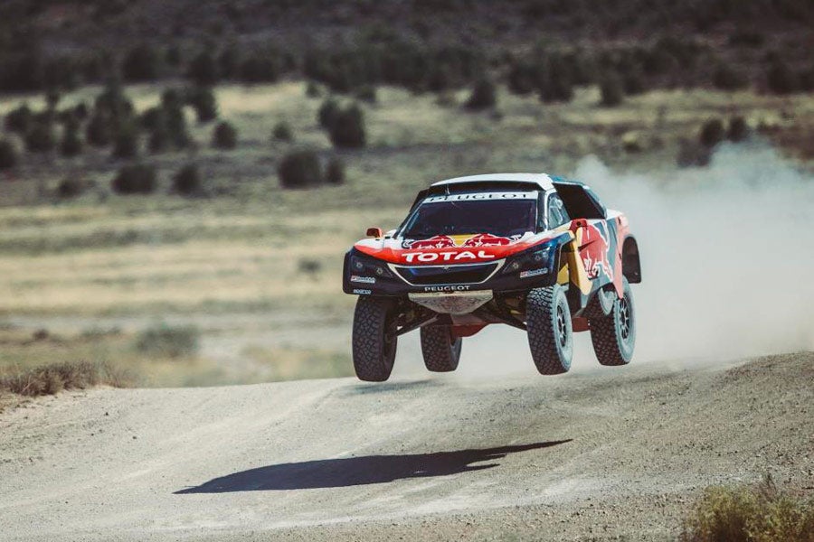 Peugeot 3008 DKR que pilotarán Peterhansel, Sainz, Loeb y Despres para luchar por la victoria en el raid más duro del mundo.