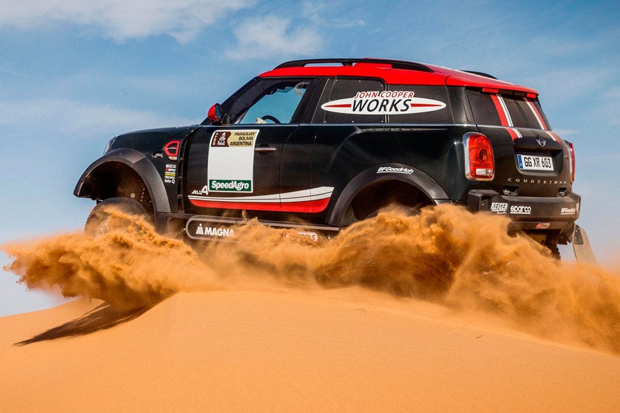 Mini Countryman JCW con el que Hirvonen y Al-Rahji competirán en el Dakar 2017.