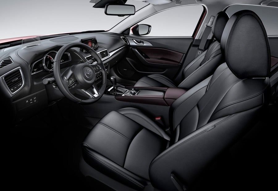 Los asientos delanteros del nuevo Mazda 3 han recibido un nuevo mullido que los hace más ergonómicos.