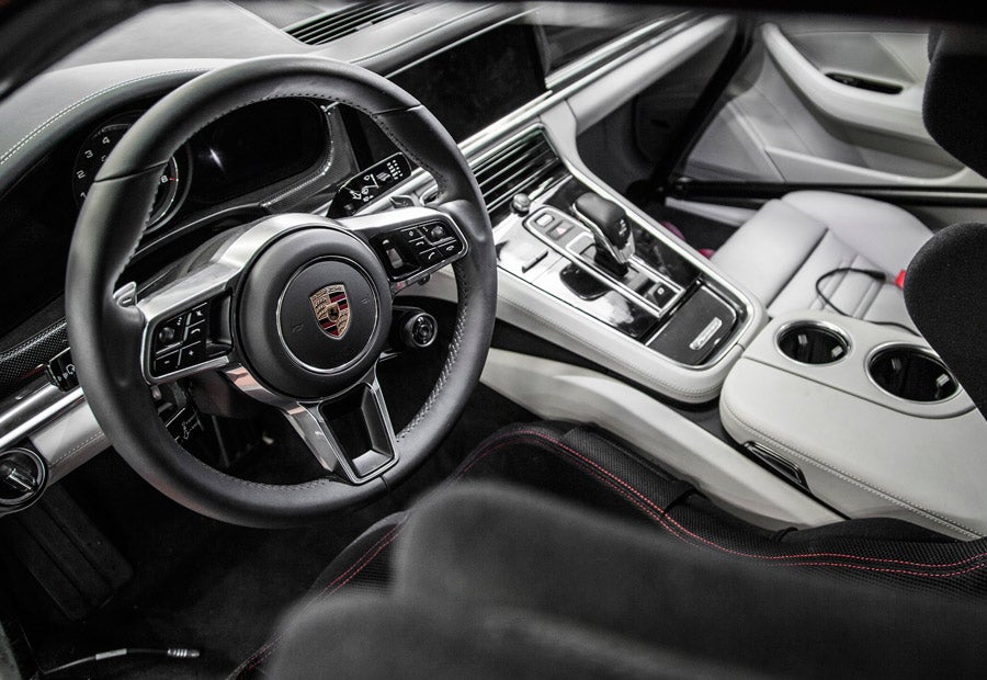 En el interior del nuevo Porsche Panamera se ha puesto énfasis en las posibilidades de personalización.