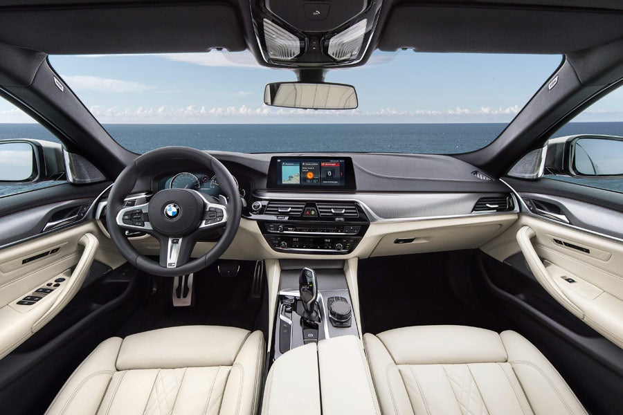 El interior lujoso es una seña de BMW.