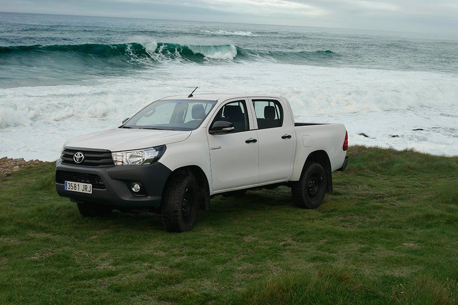 El frontal del Hilux se ha remodelado por completo.