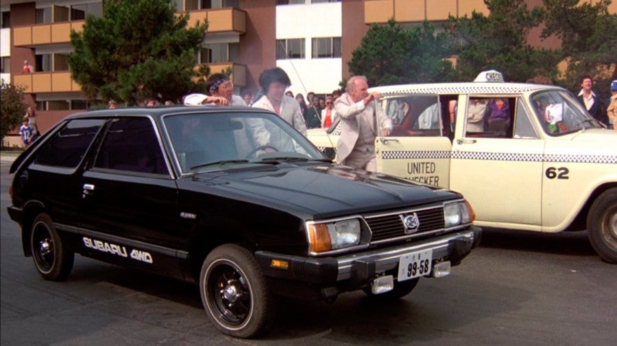 Subaru con Jackie Chan en Los Locos de Cannonball.