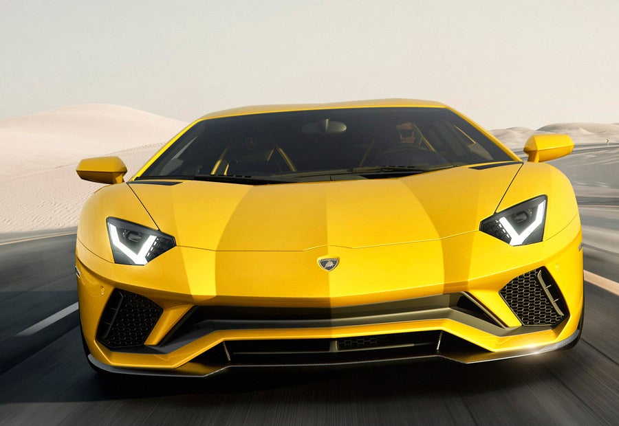 El nuevo Lamborghini Aventador S acelera de 0 a 100 km/h en 2,9 segundos y supera los 350 km/h.