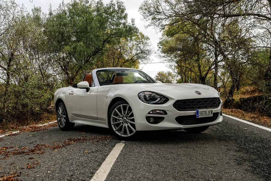 El depósito del Fiat 124 Spider tiene capacidad para 45 litros.