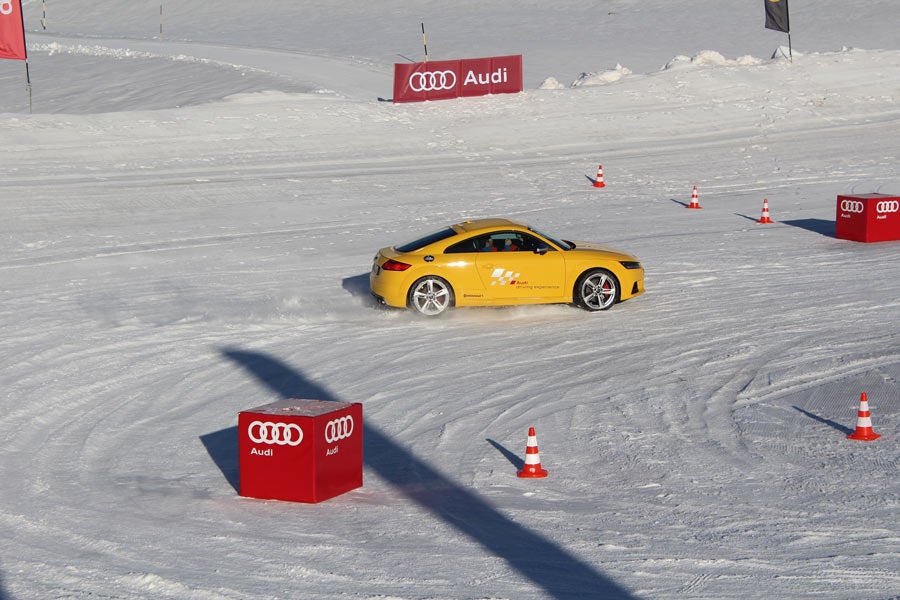Audi te enseña a conducir sobre hielo y nieve: vence a los elementos Audi te enseña a conducir sobre hielo y nieve: vence a los elementos