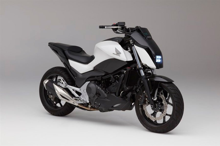 Esta moto mantiene el equilibrio de forma autónoma.