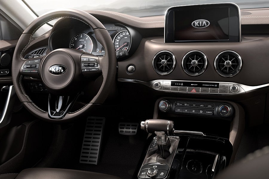 El puesto de conducción recuerda al de otros modelos de Kia.