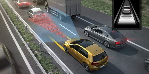 El Golf puede conducir de forma prácticamente autónoma en atascos hasta 60 km/h.