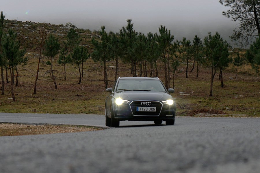 El Audi A3 tiene un comportamiento muy equilibrado, fácil de conducir y suficientemente eficaz.