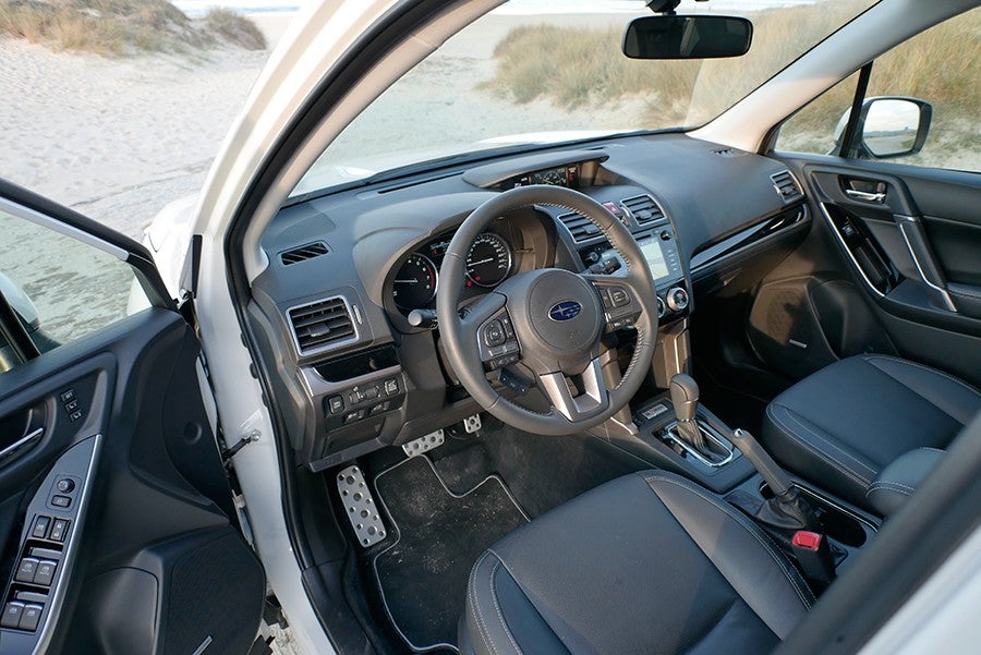 El interior del Forester es demasiado sobrio.