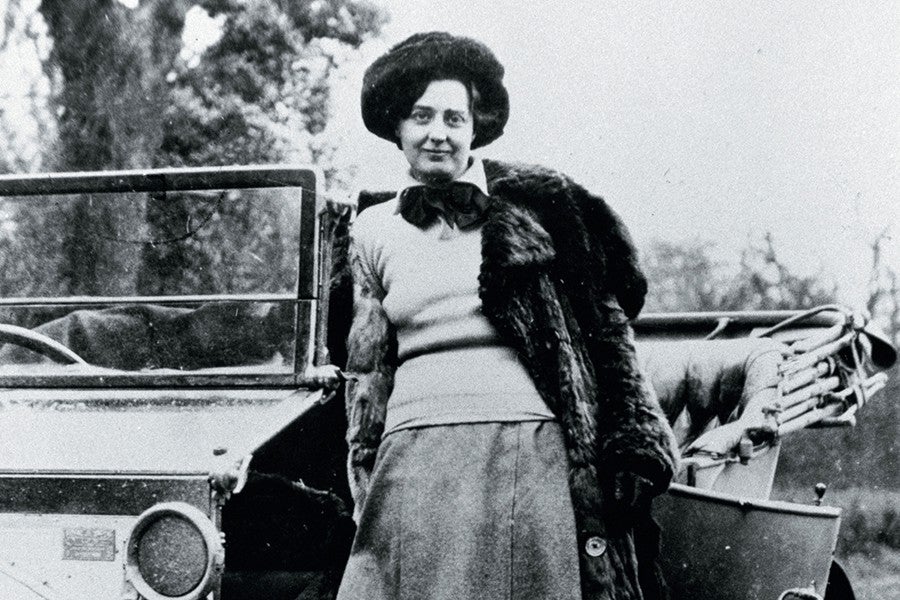 Ella es Eleanor Thornton.