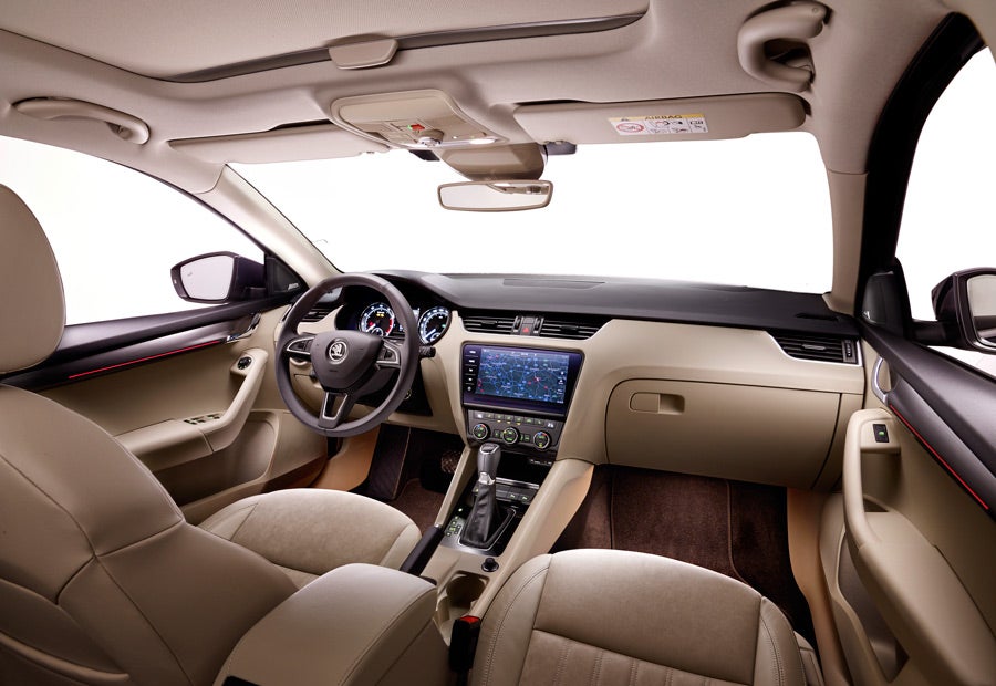 El interior del Skoda Octavia 2017 promete ser más acogedor que el del actual.
