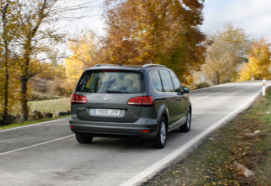 Pese a su tamaño y peso, el VW Sharan muestra una actitud muy deportiva en su comportamiento.