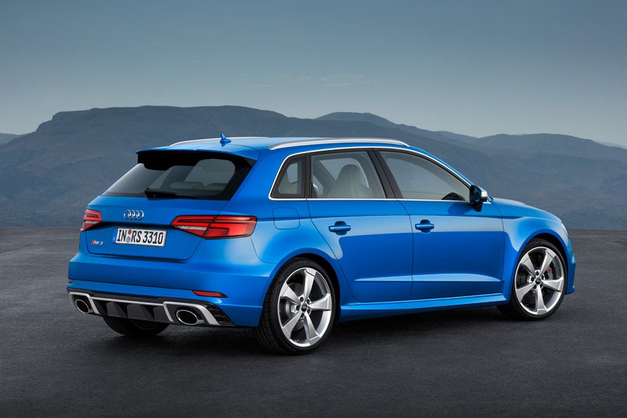 El Audi RS3 Sportback 2017 acelera de 0 a 100 km/h en 4,1 segundos.