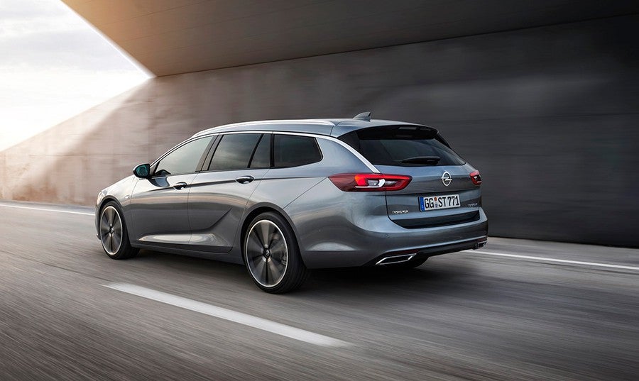 El Insignia Sports Tourer llega con nuevos motores y cambio automático de 8 marchas.